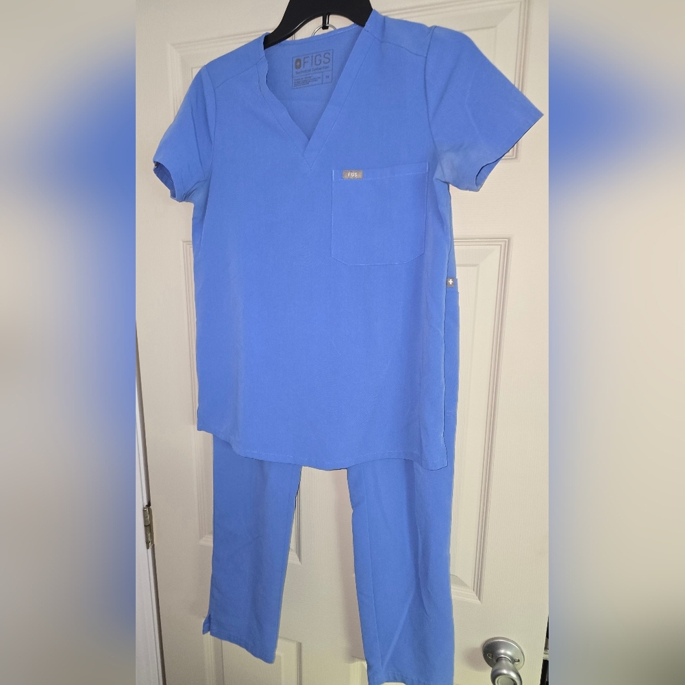 FIGS Scrub Set Pocket Front Top + Straight Leg Pants Light Blue Women's XS - Picture 2 of 13